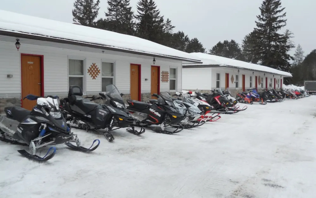 Deep River Motel