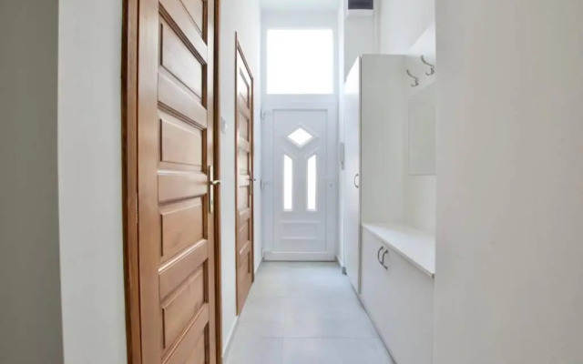 Premium Apartment by Hi5 - Central 3 bedroom (221)