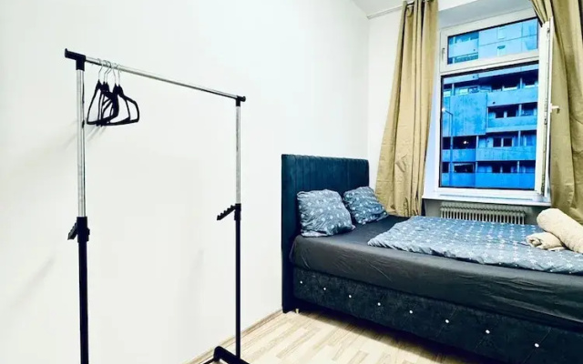 Modern 3BR Apartment 10 Min to FAC Platz