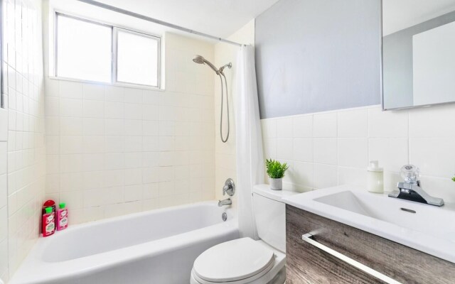 Bright 1BR Apt With King bed - Near DT Hamilton