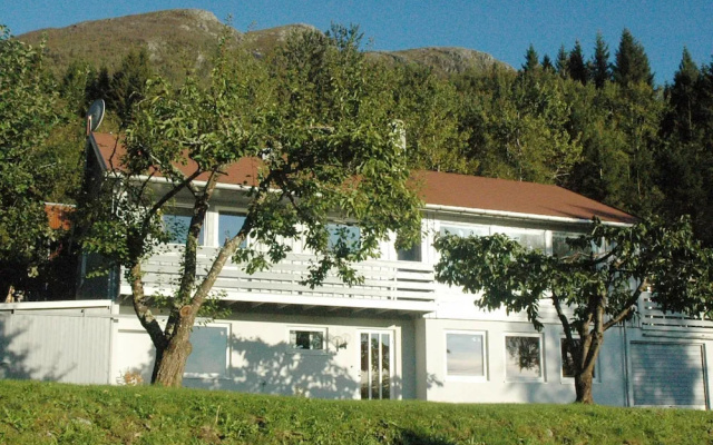 Three-Bedroom Holiday home in Åfarnes