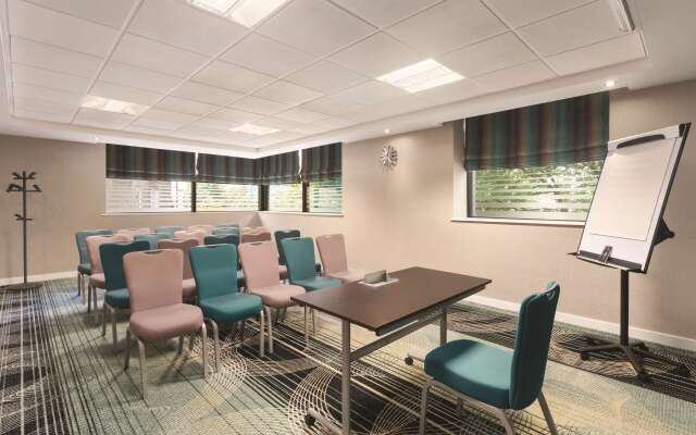 Ramada Hotel & Suites by Wyndham Coventry