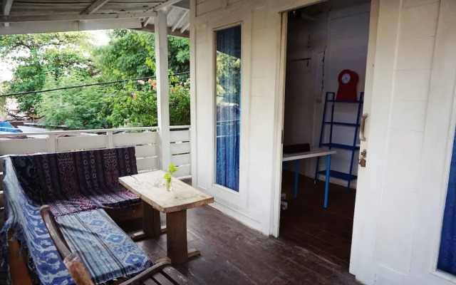 Salon de Nomad Gili T.