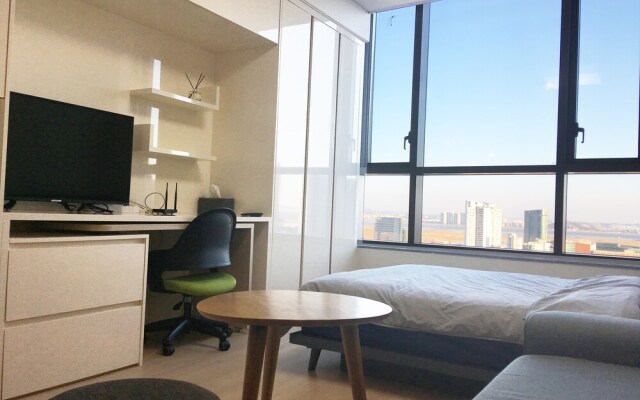 The November Stay in Songdo Honestar