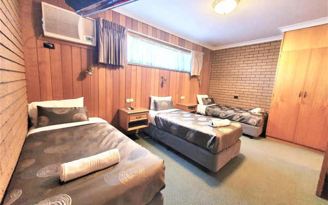 Golden Grain Motor Inn – Guest Rooms – Horsham