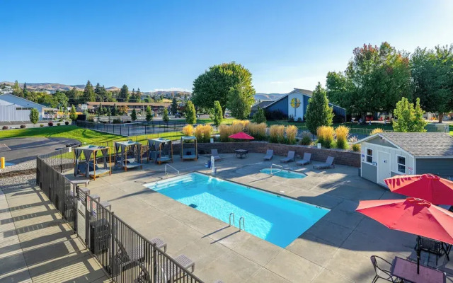 The Lodge Lake Chelan