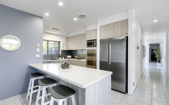 Havana Blue - Large 4 Bedroom Home