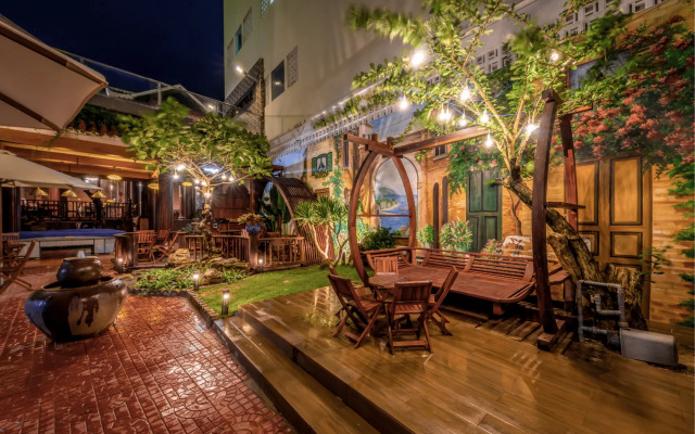 Mira Hotel