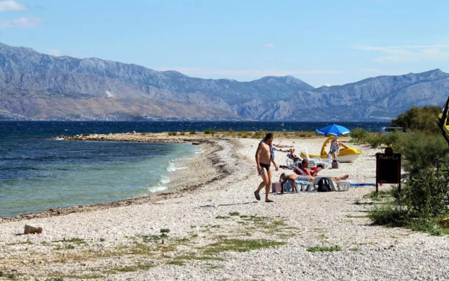 Apartments by the sea Mirca, Brac - 2886