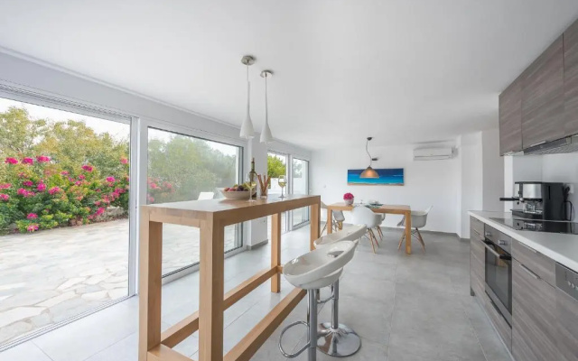 Panorama Residence 2min drive from the Beach