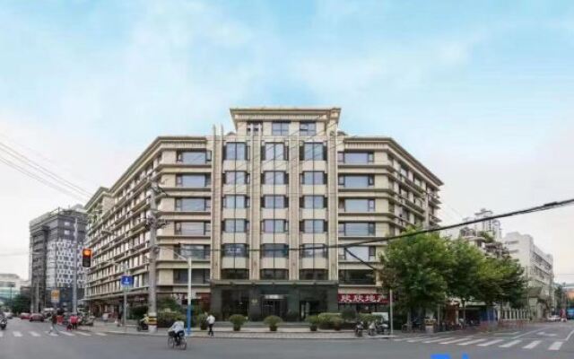 Qingzhuang Homestay (North XiZang Road)