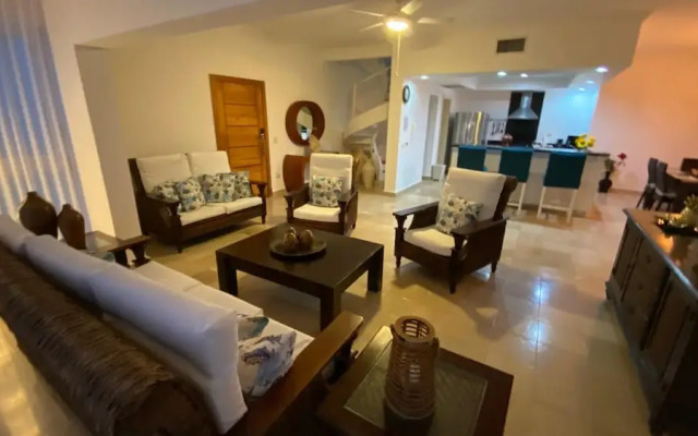 Penthouse With Rooftop and Pool & Beach Access