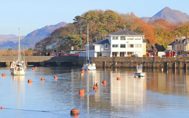 Glaslyn Harbour Views