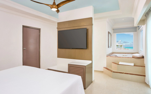 Wyndham Alltra Cancun All Inclusive Resort