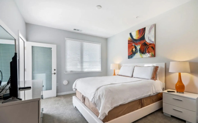 Bluebird Suites near Facebook HQ