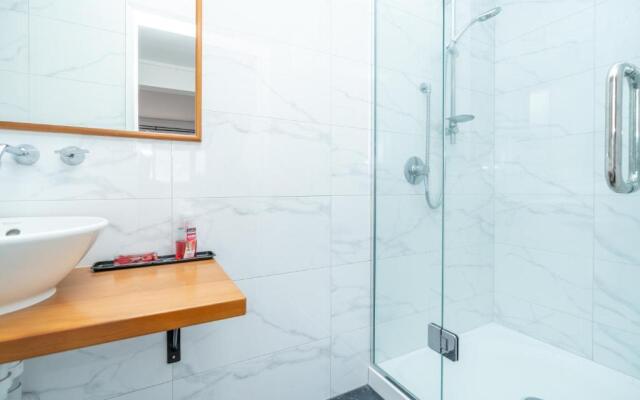 Apartment on Robert Rd