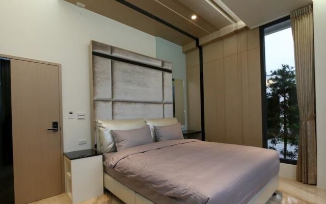 Li Chu Art Paternity B&B