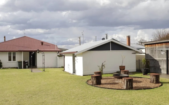 Homely 2-bed Cottage Near Tenterfield Centre – Outside – Tenterfield