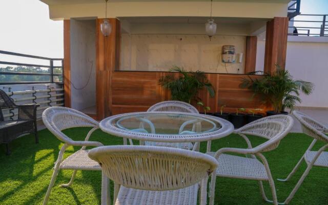 Four Leaf Hotel Sapphire Blue