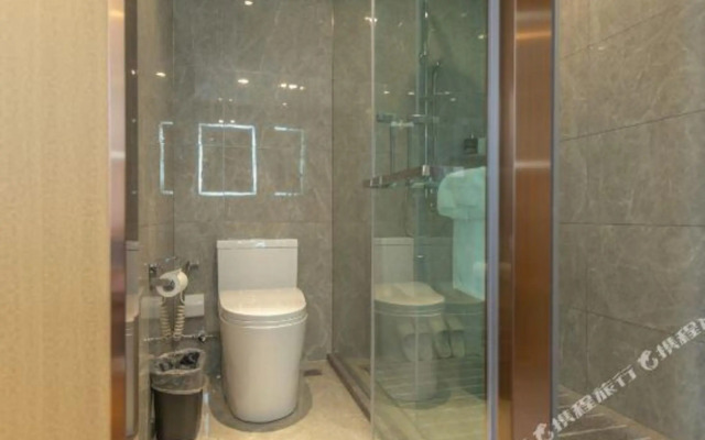 Qingmu Select Hotel (The Sun Yat-sen Mausoleum Qilin Arch)