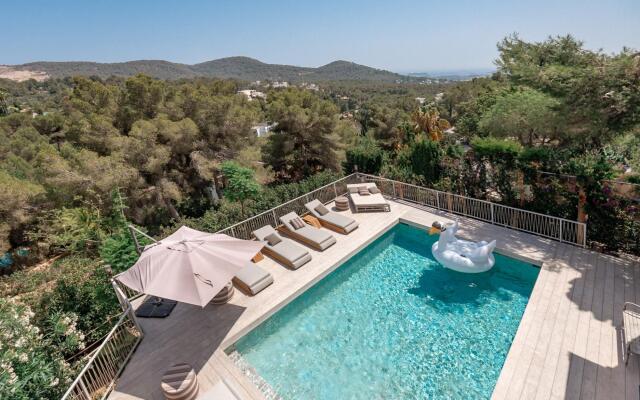 Can Furnet in Ibiza with 4 bedrooms and 8 bathrooms
