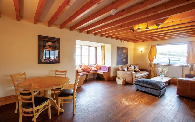 The Lake House Retreat - 7 Bedroom