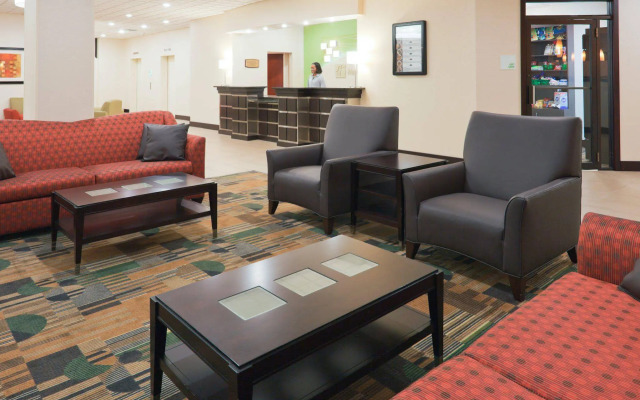 Quality Inn & Suites Downtown Mansfield