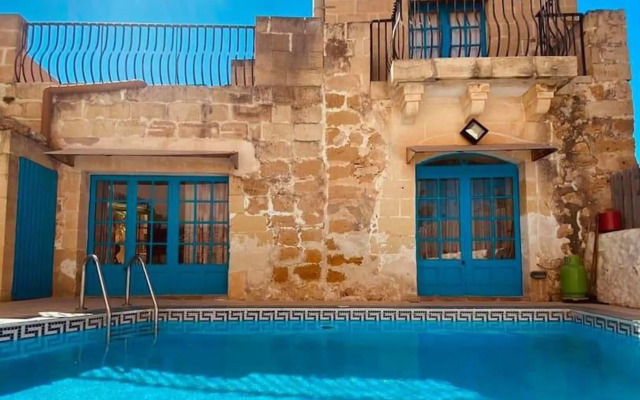 Enchanting Rustic Farmhouse With Swimming Pool