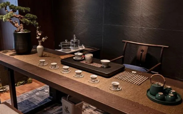 QIANNA HOTEL (Gongyi Huaxi Square)