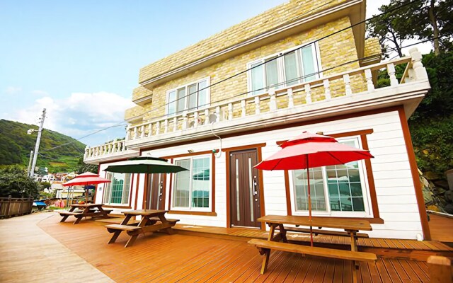 Geoje Dojangpo Pension