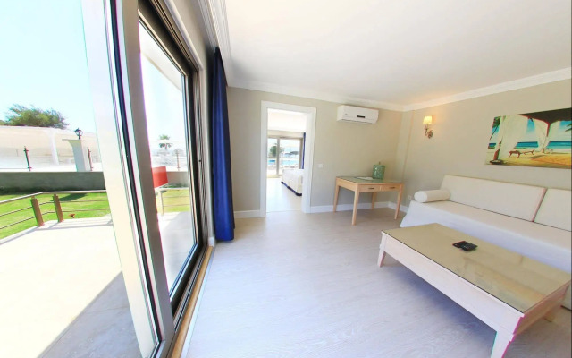 Palm Bay Beach Hotel