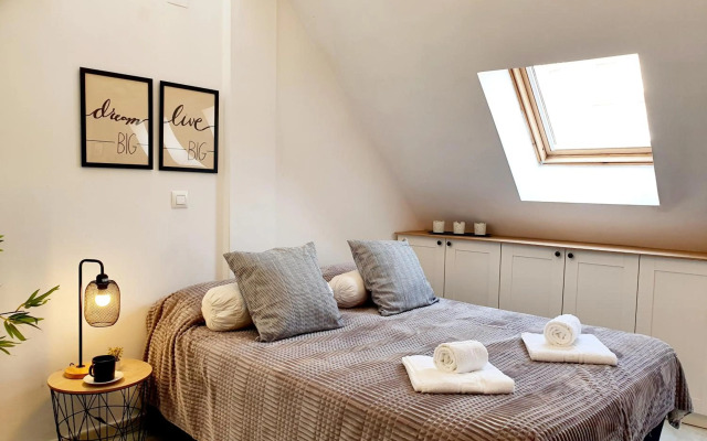 Captain's Penthouse Studio