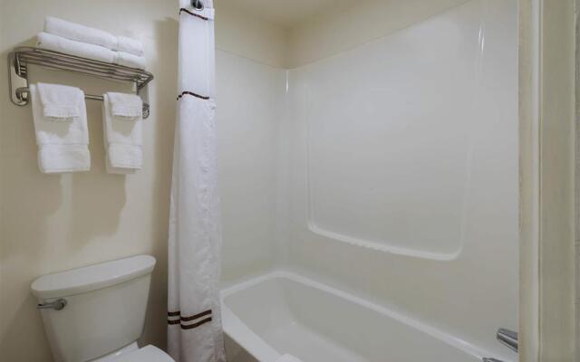 Travelodge by Wyndham Salina