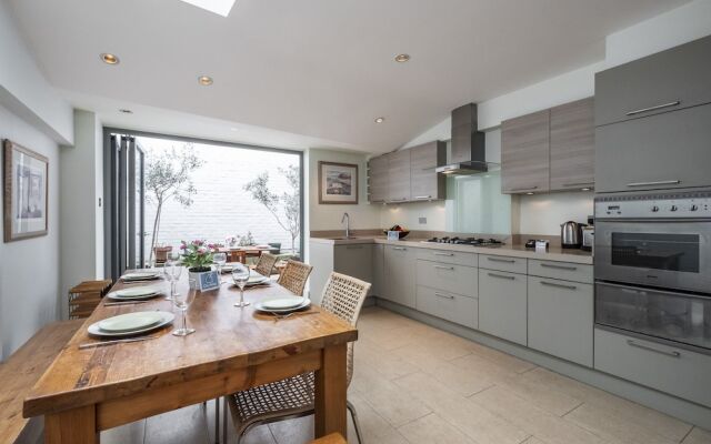 The Stunning Kenway Road House - AJE