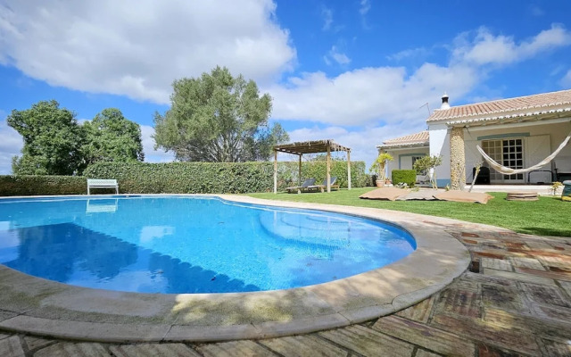 Toca do Fradinho - Pera 3 7Km da Praia