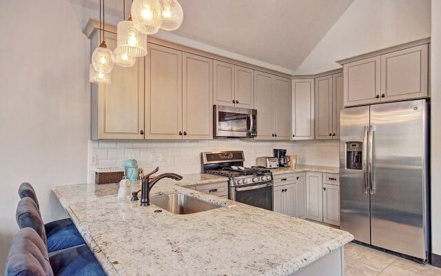 78 Alders Townhouse with Heated Garage by RedAwning