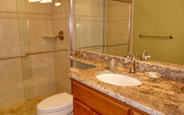 Alluring Beachfront Condo With Pool and View of Lagoon