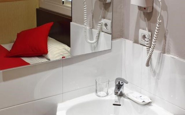Yomo Hostal BCN Port