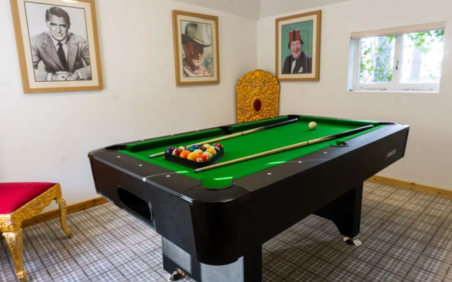 Newton Manor House -7 Bedroom House