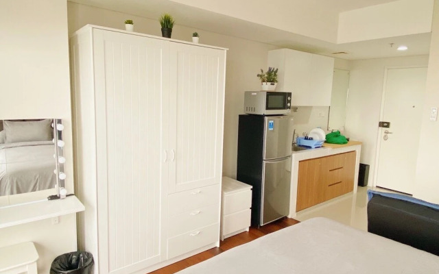 Breeze Apartments at Bintaro by OkeStay