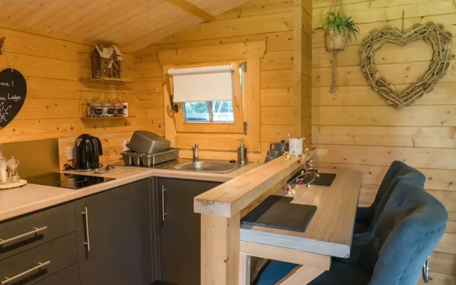 Tranquil Cabin Retreat in Carluke