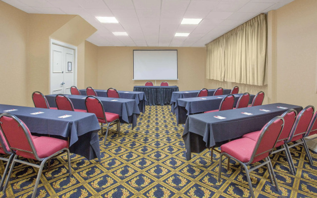 Ramada Plaza by Wyndham Fayetteville Fort Bragg Area
