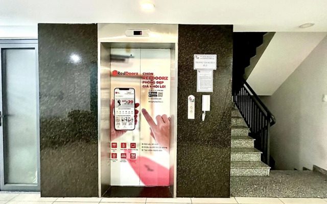RedDoorz Plus near E-Town 2