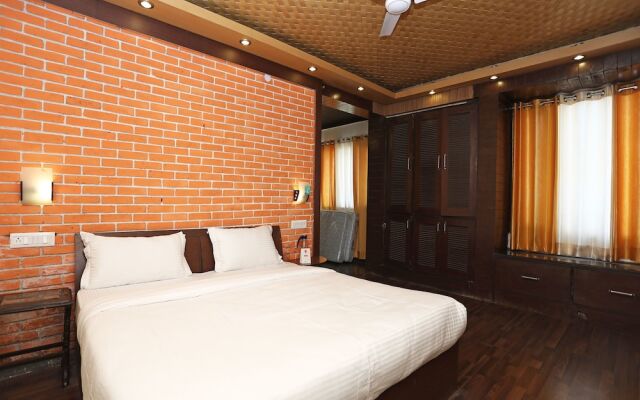 OYO 13427 Home Luxury 3BHK Near Mall Road