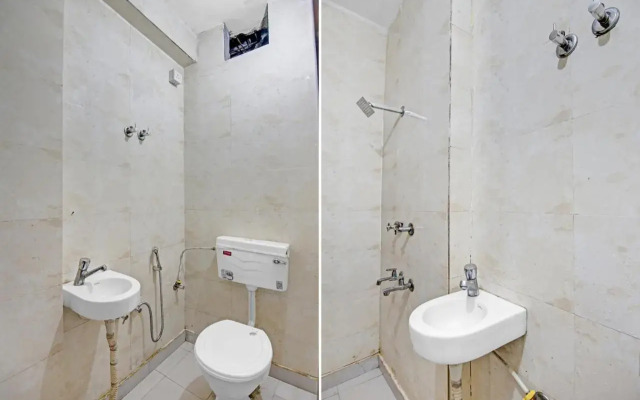 Oyo Flagship 703124 Hotel The Royal
