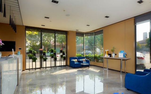 Ofis Meiji Hotel (Huzhou Xiaoxi Street Yishang Street)