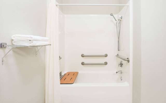 Super 8 by Wyndham Columbia East