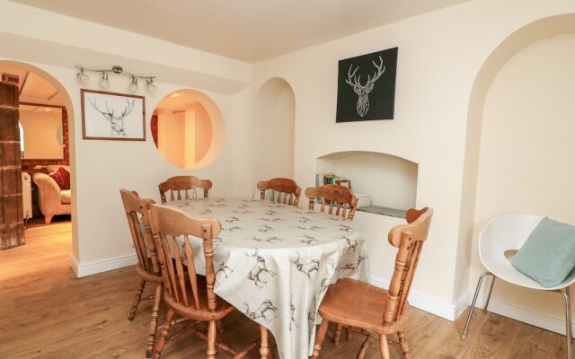 Ynys Cottage