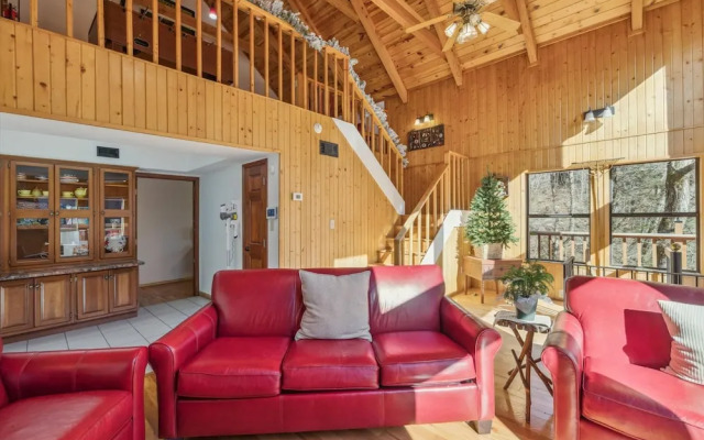 Very Secluded Breathtaking Riverfront Game Room