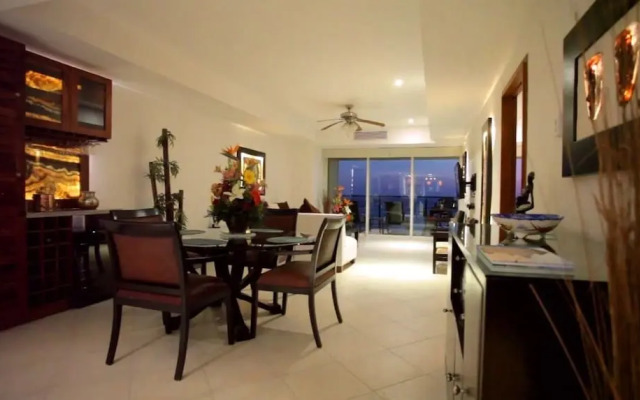 Residence B.ViewGrand 4BR by Villas HK28